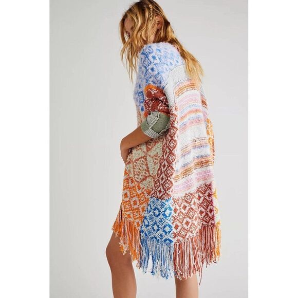 NEW FREE PEOPLE Sz XS/S AT DAWN PONCHO FRINGE CARDI SWEATER - Picture 3 of 3